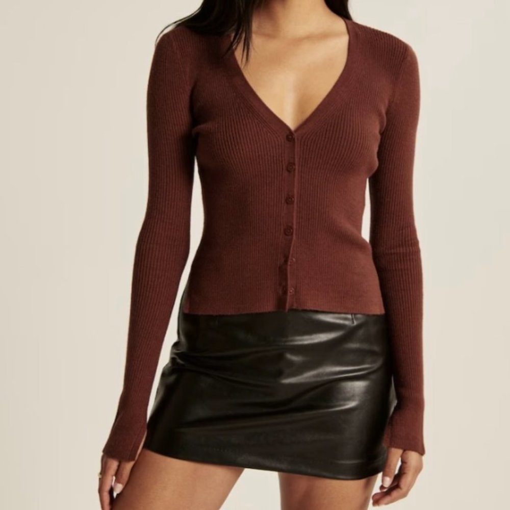 Abercrombie and Fitch Soft Slim Ribbed Cardigan in Burgundy Brown - Size Medium